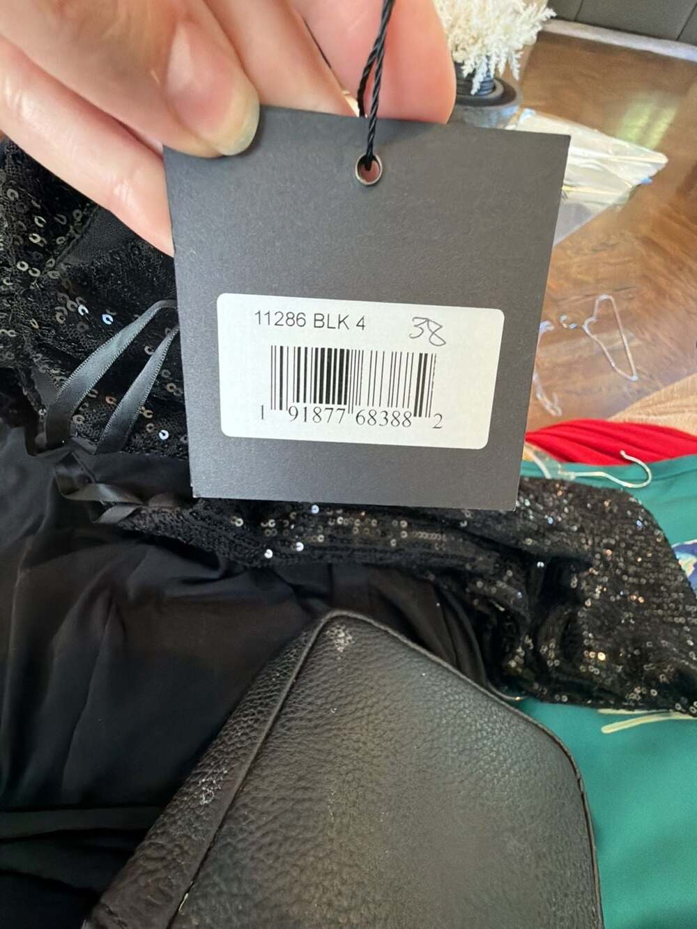 Mac Duggal Sequin Gown in Black brand new large bow size 4 Ships fast! - Picture 6 of 6